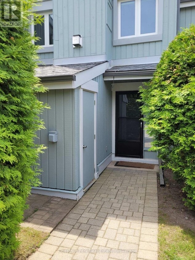 Primary Photo - 100 Fairway Crescent