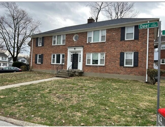 Building Photo - 1736 Deerwood Ave