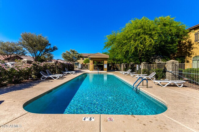 Foto del edificio - 2250 E Deer Valley Dr