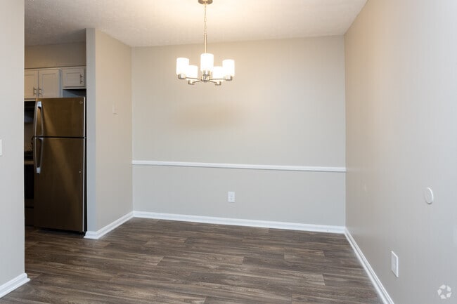 1BR, 1BA - 825 SF - Dining Area - z-120125-The Monroe