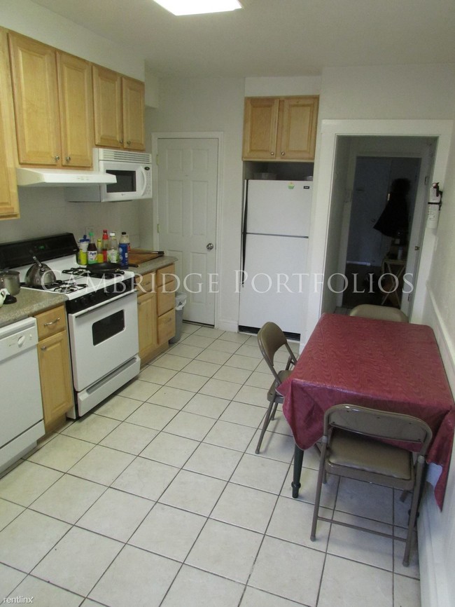 Building Photo - 2 br, 1 bath  - 15 Lambert St # 2