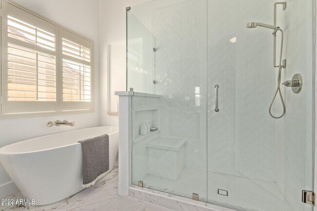 Building Photo - 4881 E Fernwood Ct