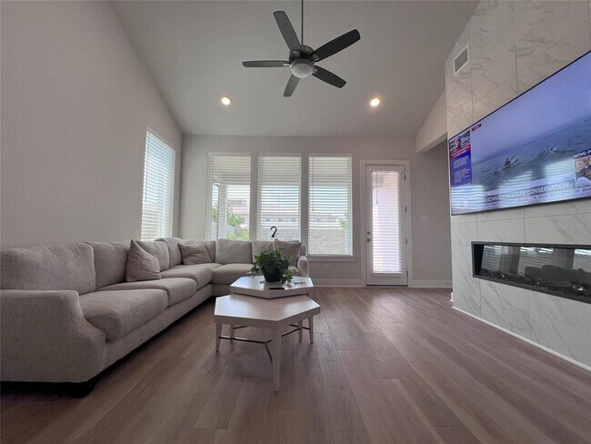 Foto del edificio - 29759 Burcreek Ln