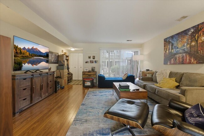 Foto del edificio - 1631 W Belle Plaine Ave