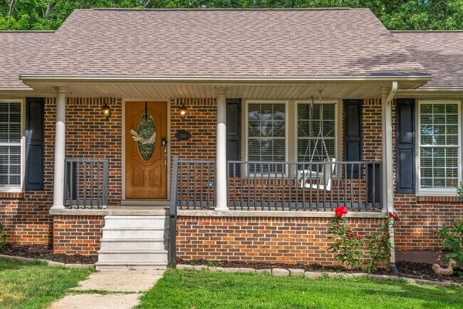 Foto del edificio - 114 Hickory Hill Dr