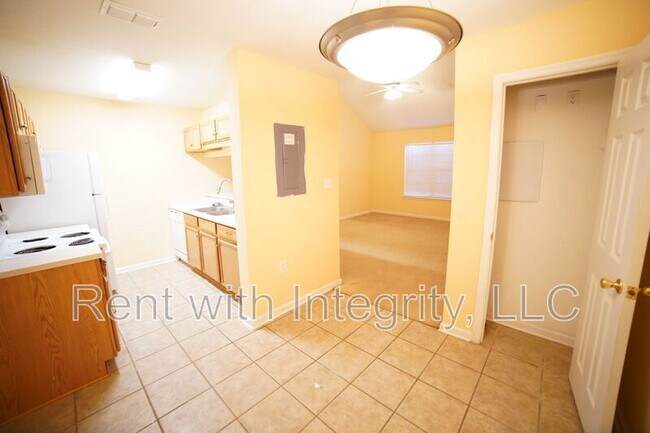 Building Photo - 2738 W Tharpe St