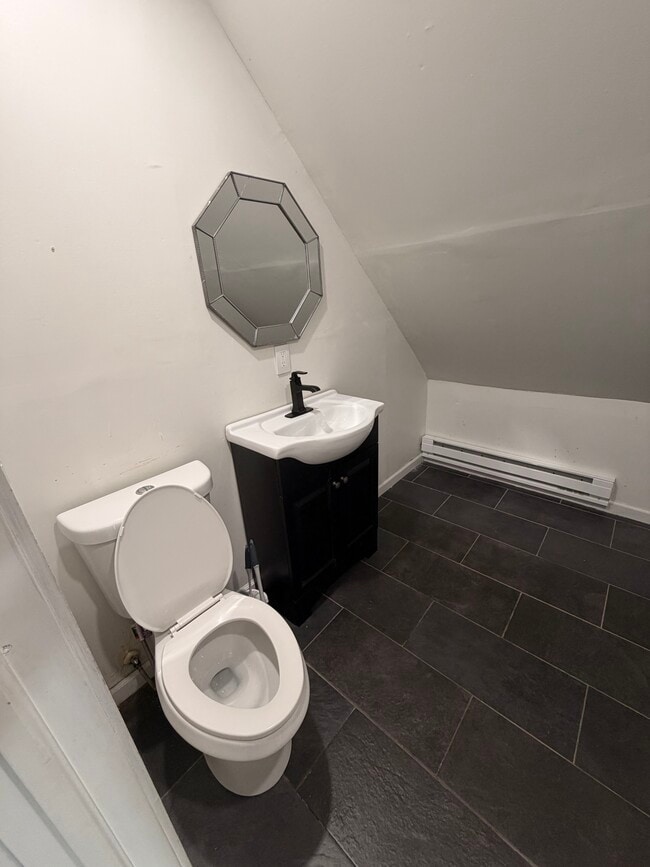 Bathroom - 10 Rowe St