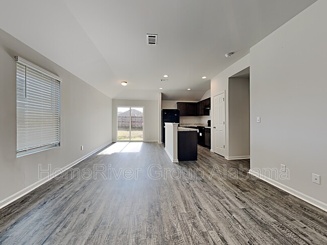 Building Photo - 12400 Waterbury Dr