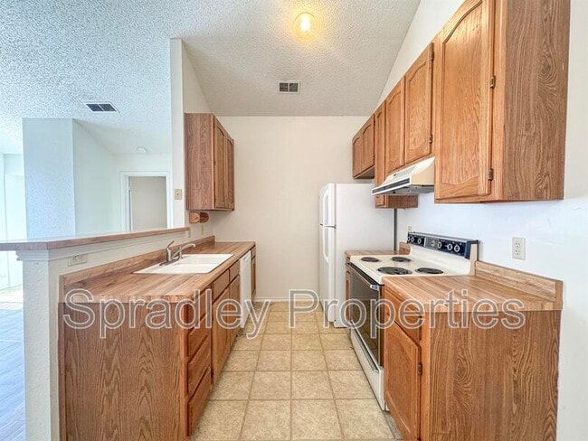 Building Photo - 5213 Canyon Creek Dr