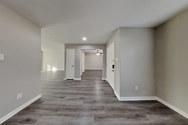 Foto del edificio - 2217 Clemson Dr