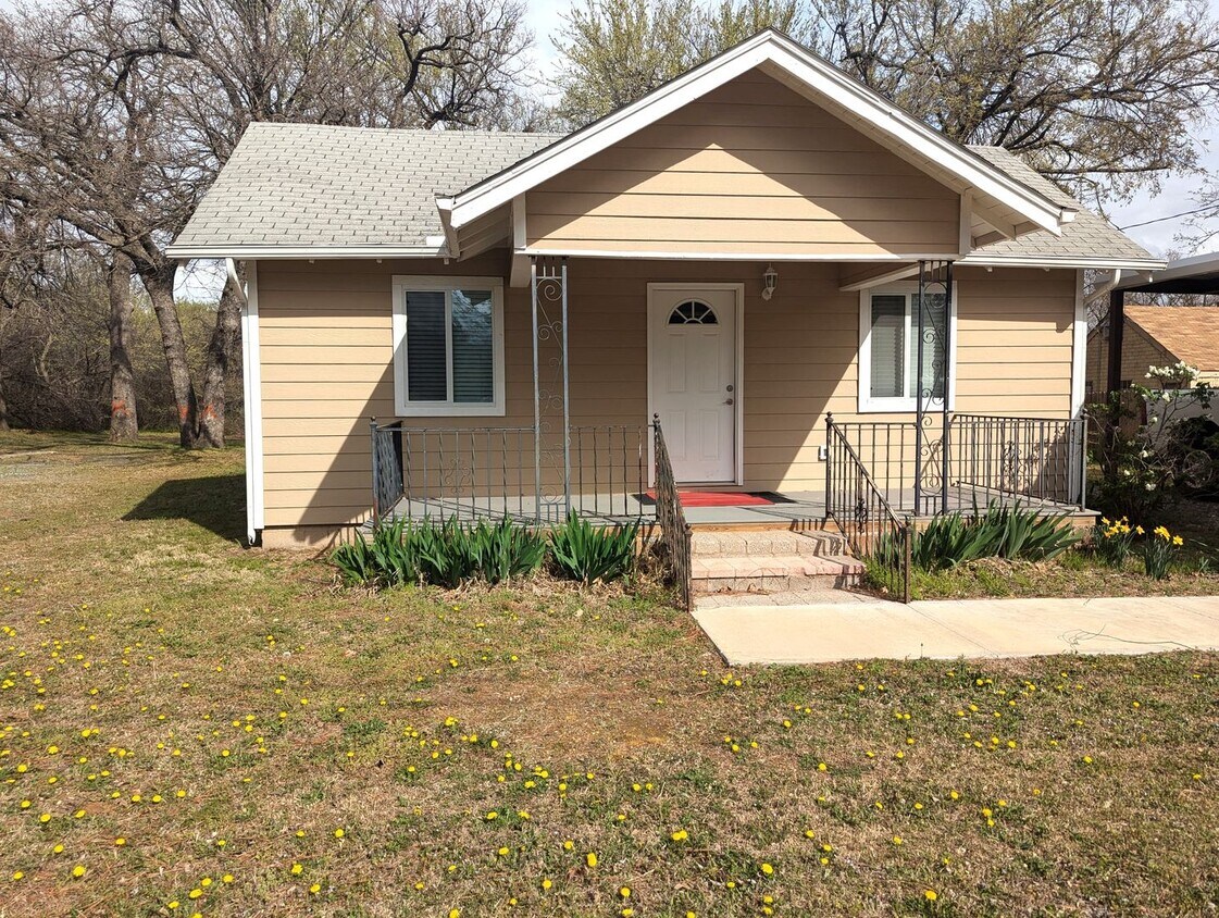 AVAILABLE NOW - $300 OFF 1ST FULL MONTH Modern Remodeled 3BR Home with Bonus Loft & Spacious Livi... - AVAILABLE NOW - $300 OFF 1ST FULL MONTH Modern Remodeled 3BR Home with Bonus Loft & Spacious Livi...