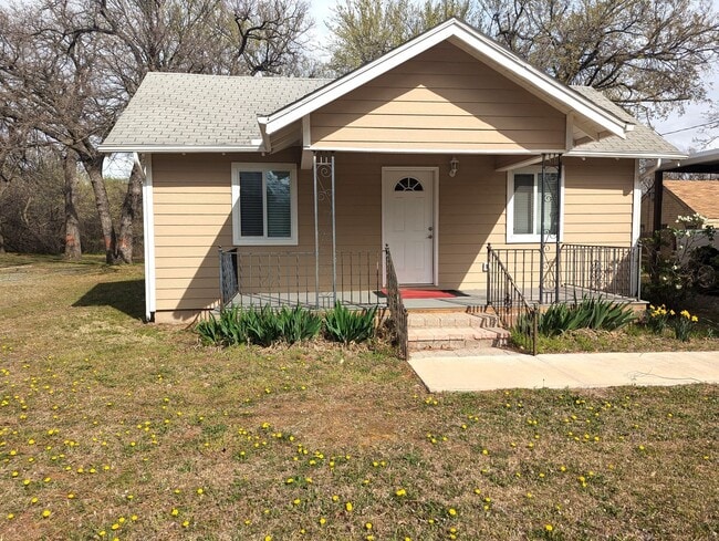 AVAILABLE NOW - $300 OFF 1ST FULL MONTH Modern Remodeled 3BR Home with Bonus Loft & Spacious Livi... - AVAILABLE NOW - $300 OFF 1ST FULL MONTH Modern Remodeled 3BR Home with Bonus Loft & Spacious Livi...