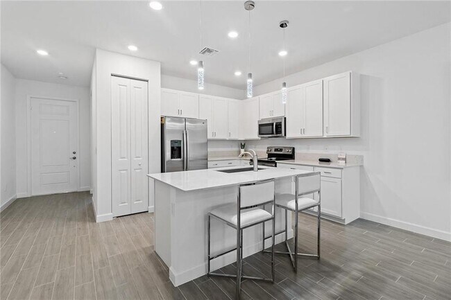 Foto del edificio - 14534 Highland Center Way