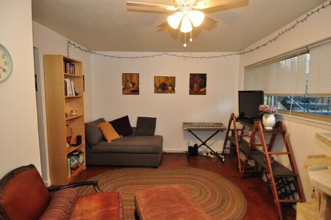 Foto del edificio - Wonderful 1 bedroom condo located at a wal...