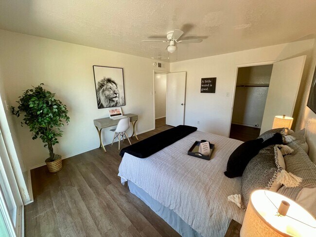 Foto del edificio - 1050 Meadowlark Ct
