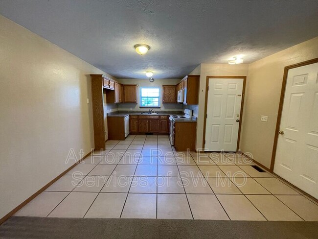 Building Photo - 4320 W La Siesta St