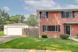 Building Photo - 42 S Maywood Rd