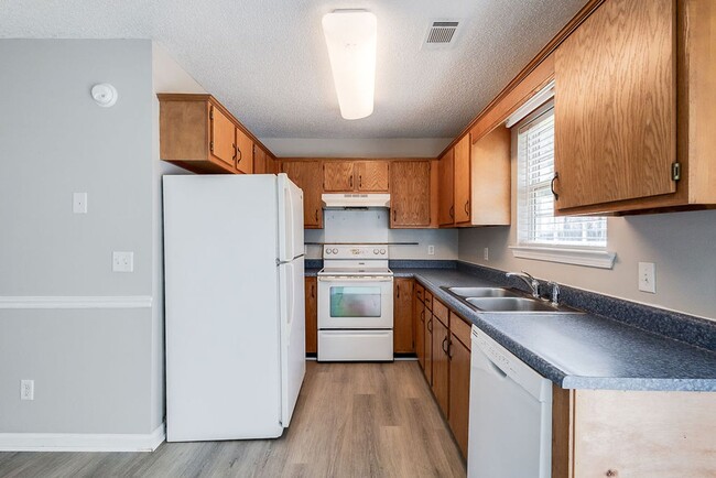 Building Photo - Well-Maintained 3BR, 2BA Home with 1-Car Garage