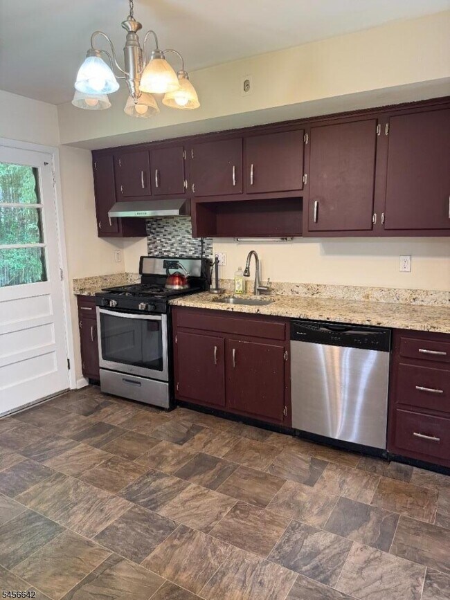 Foto del edificio - 403 Longview Ct