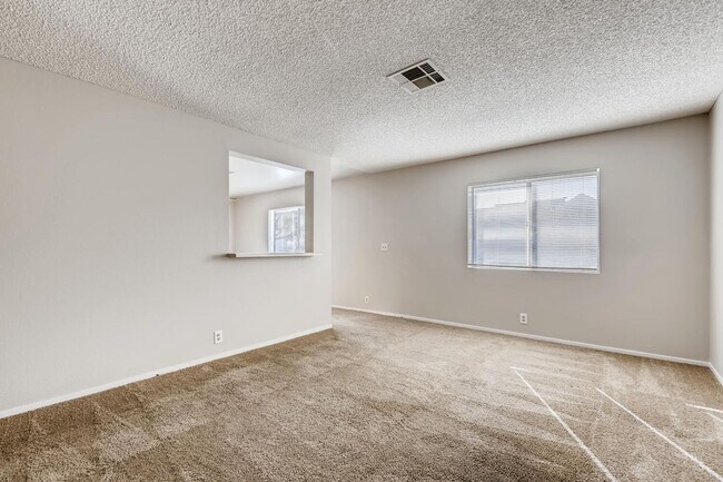 Foto del edificio - Stunning 2 Bedroom 2 Bath 2nd story condo