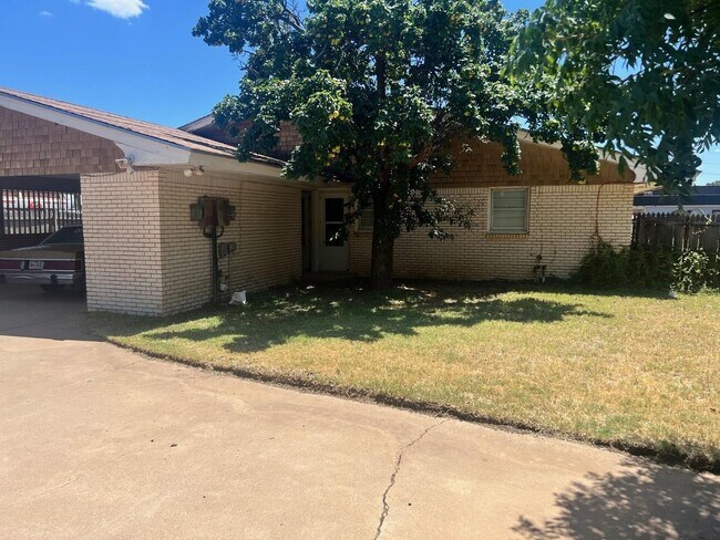 Building Photo - 3402 70th Drive