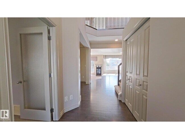 Photo du bâtiment - 6162 Maynard Crescent NW