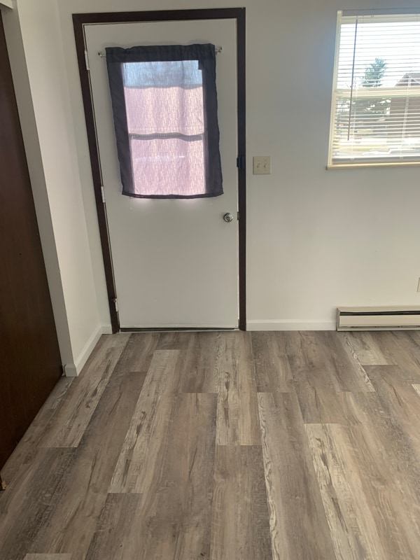 Building Photo - 150 E Back St