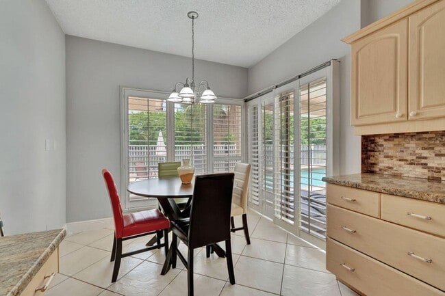 Building Photo - 7883 Villa Nova Dr N