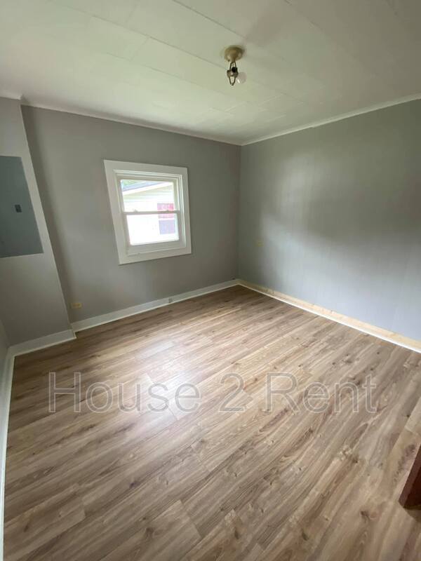 Building Photo - 310 N Mulberry St