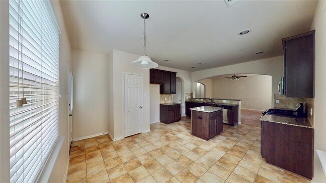 Foto del edificio - 6351 Wilshire Ridge