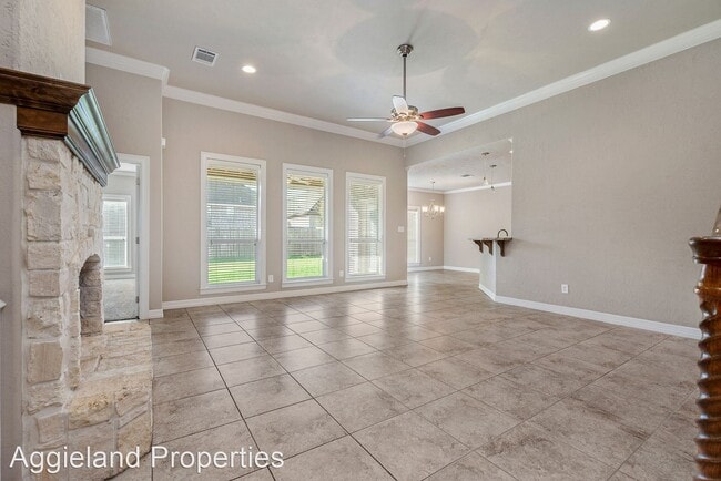 Foto del edificio - 3 br, 2.5 bath House - 4242 Rocky Rhodes Dr