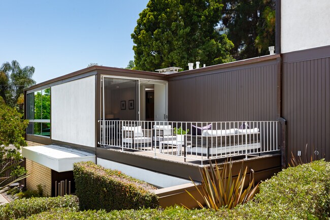 Building Photo - 9080 Wonderland Park Ave
