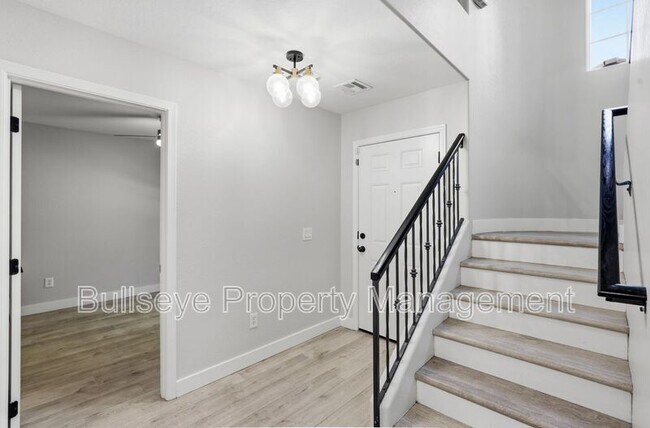 Building Photo - 1380 S Sabino Dr
