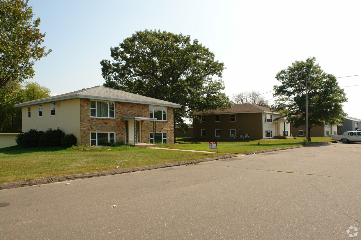 Primary Photo - 15635-15655 Highway 65 NE