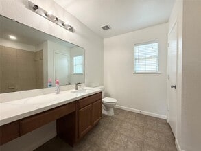 Building Photo - 910 Staffordale Manor Ln