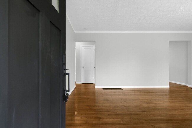 Foto del edificio - ? Renovated 3-Bedroom Home – Modern Comfor...
