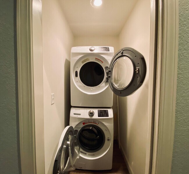 Washer and Dryer - 1806 3rd Ave