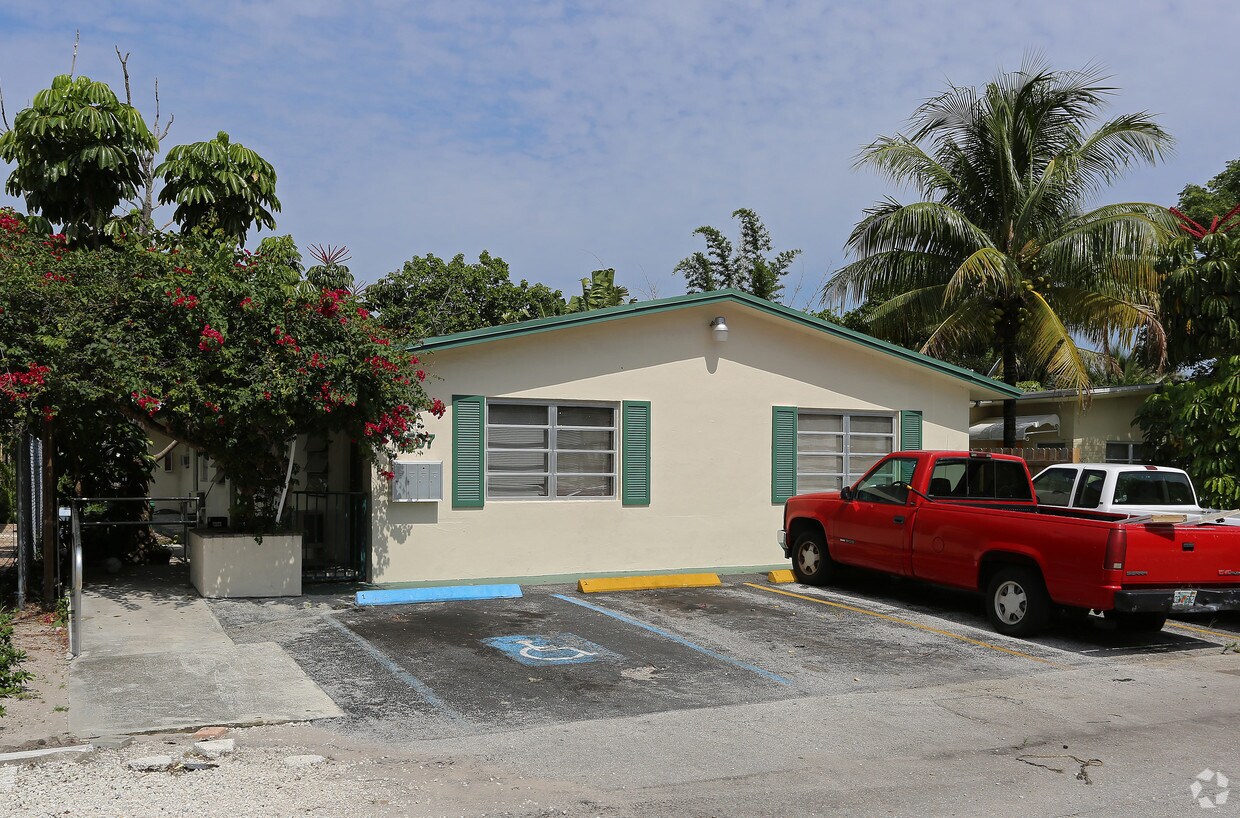 Primary Photo - 1507 NE 5th Ave
