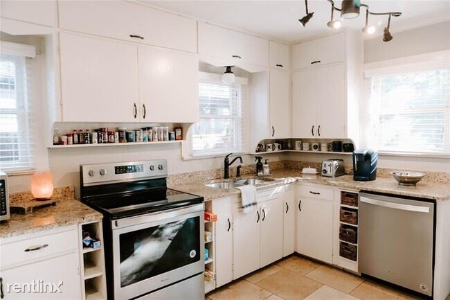 Building Photo - 2 br, 1 bath House - 116 S Briscoe Blvd