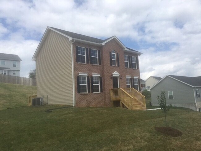 Foto del edificio - 3 Bedroom 2.5 Half Bath House with 1 car garage