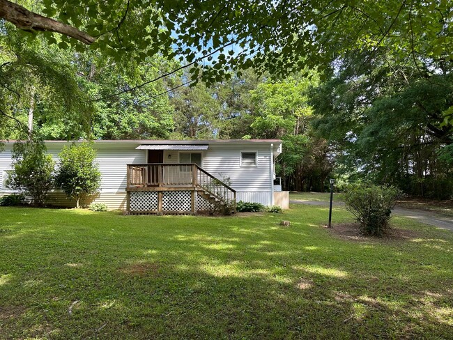 Building Photo - Secluded 2 Bedroom Manufactured Home