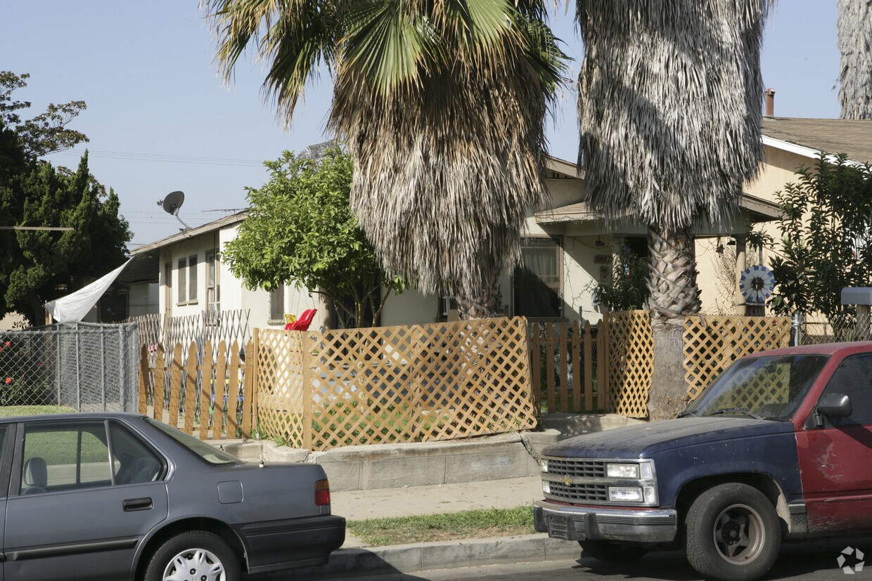 Primary Photo - 3444 Sabina St