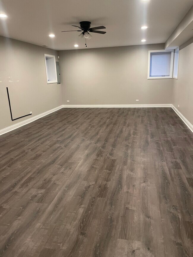 Foto del edificio - 6027 W Giddings St