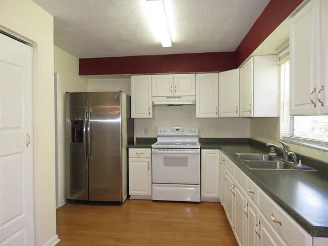 Foto del edificio - For Rent 4 Bd/ 3Ba Home