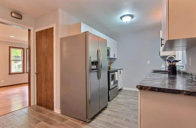 Foto del edificio - 2742 McKnight Rd N