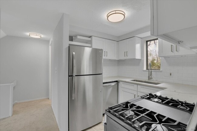 Building Photo - 3 Trolley Crossing Ln