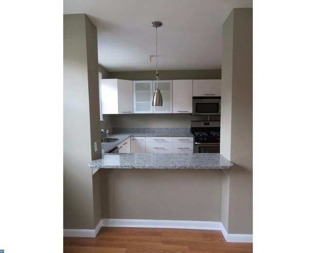 Building Photo - Updated Twin Home Available in Norristown!