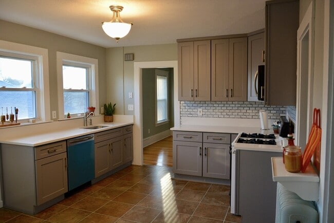 Foto del edificio - 27 Emmons St