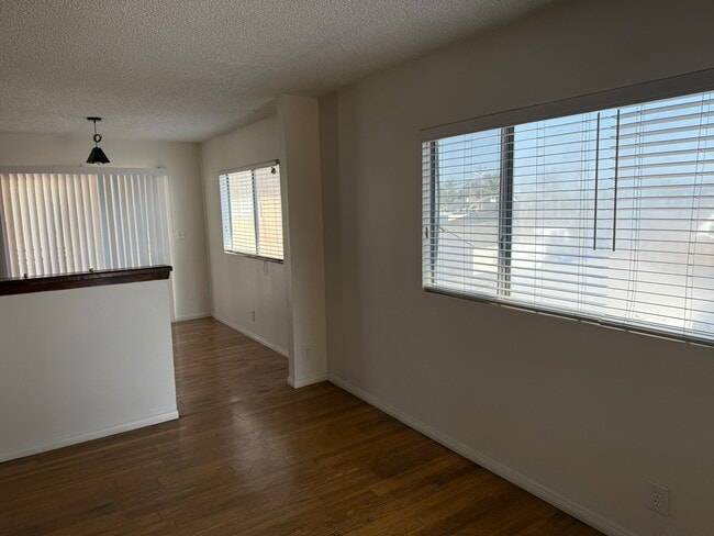 Foto del edificio - 728 W 16th St