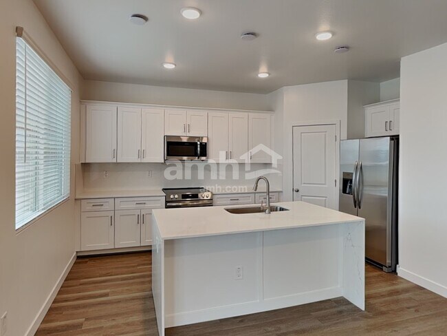 Foto del edificio - 9727 W Parkway Dr